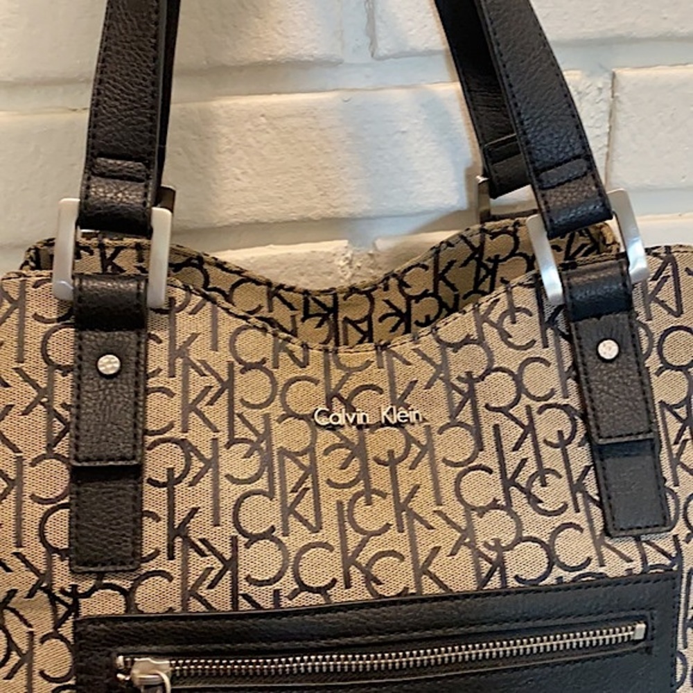 Calvin Klein 3 Compartment Purse - Picture 7 of 11